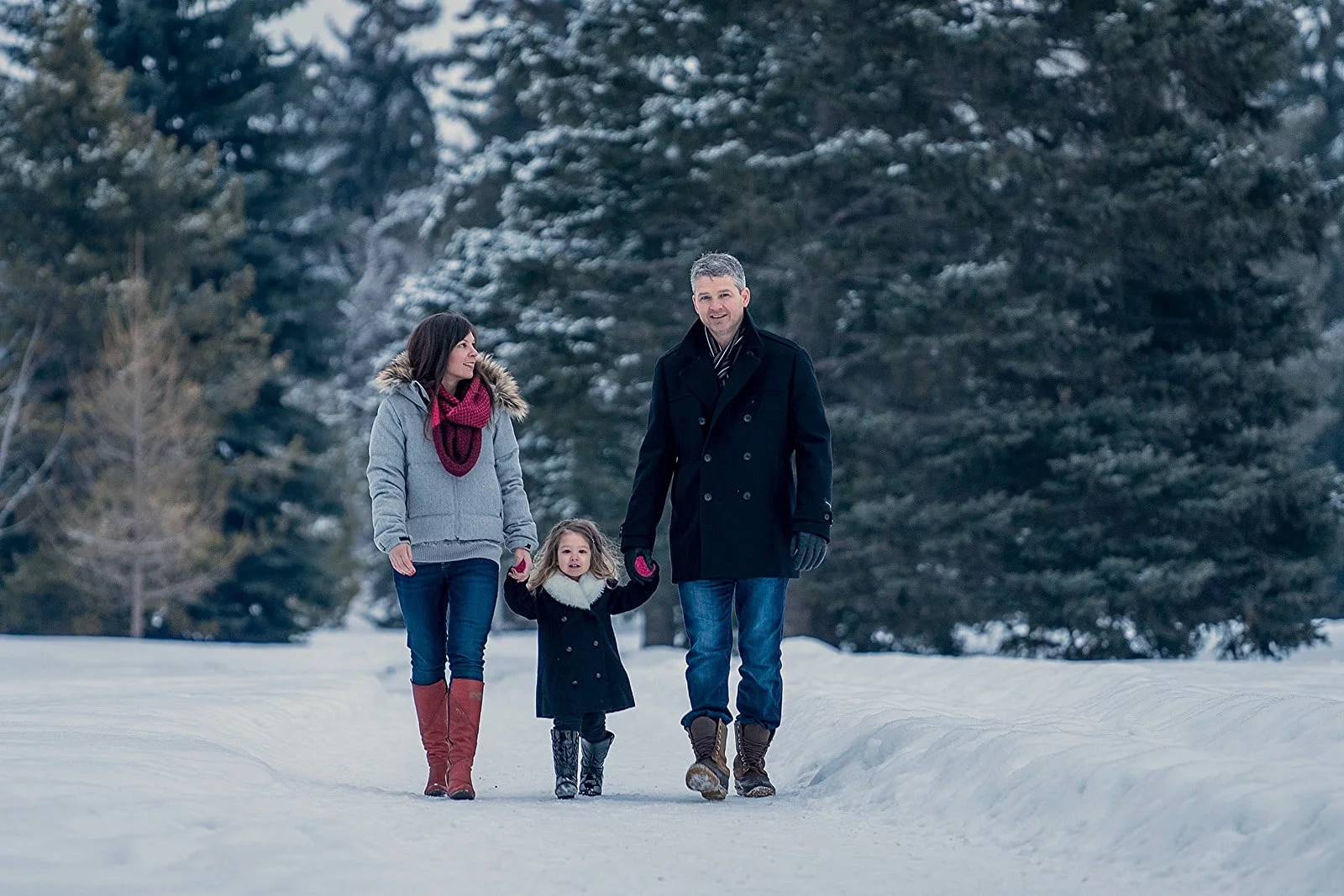 Ken Cheng Photography - Wintery family walk portrait