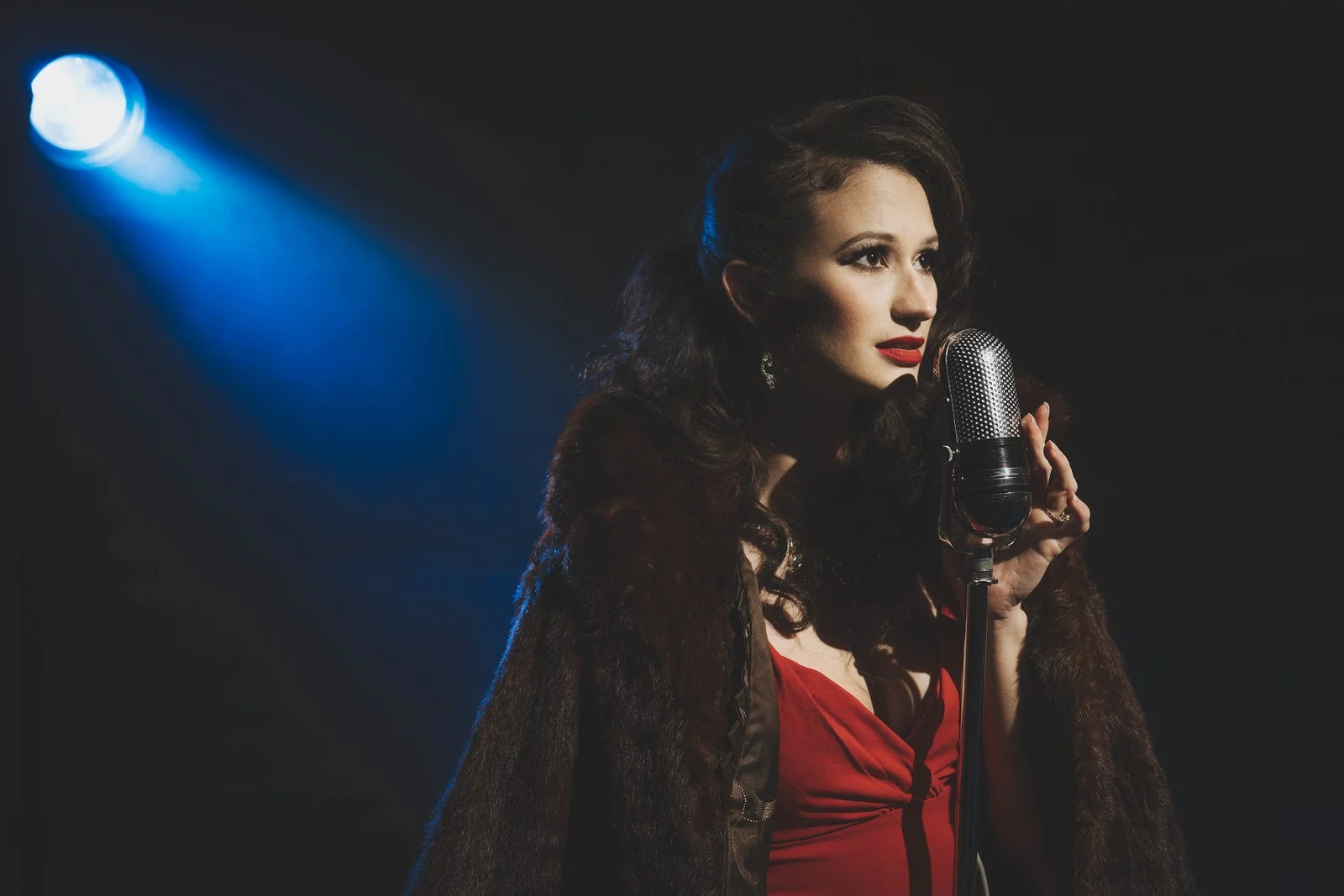 Ken Cheng Photography - Film noir photo of singer