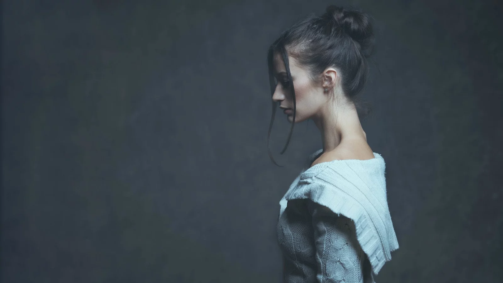 Ken Cheng Photography - Profile portrait of young woman