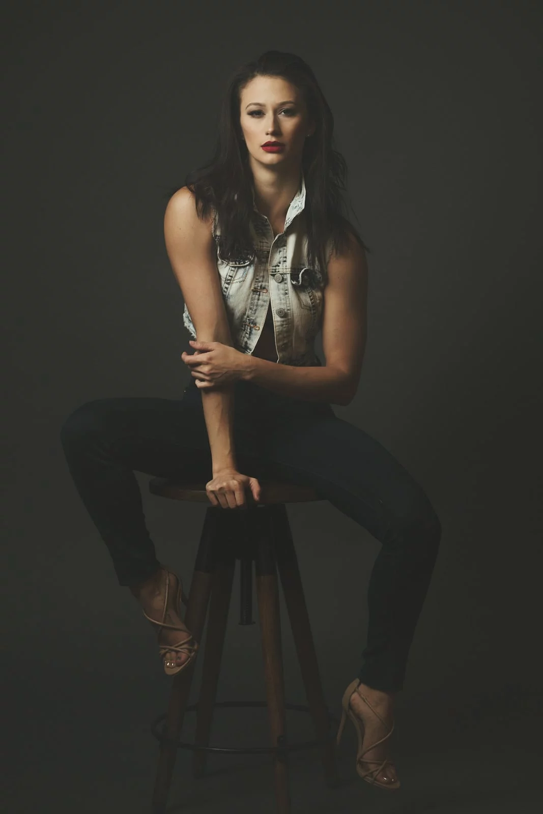 Ken Cheng Photography - Studio portrait of young woman