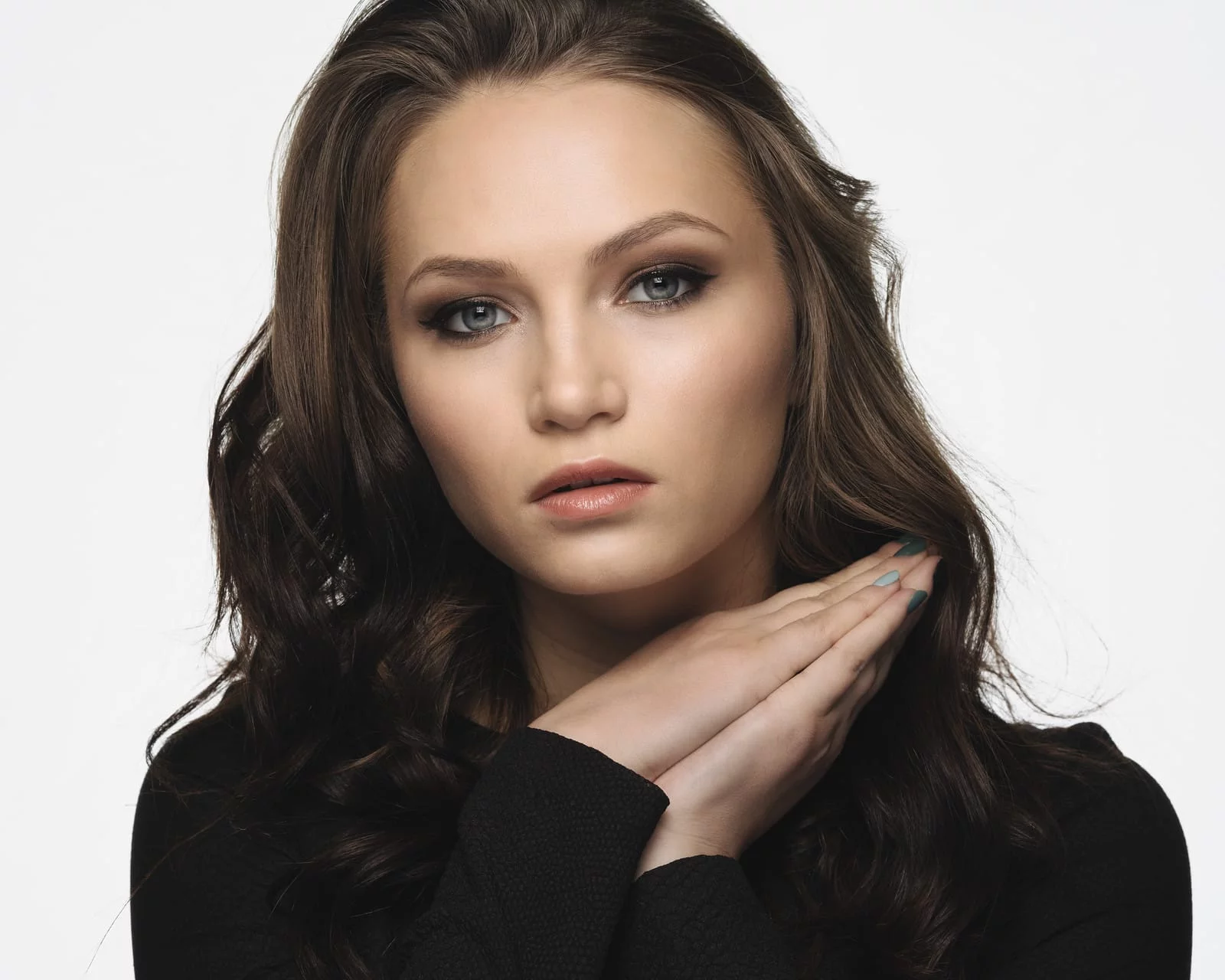 Ken Cheng Photography - Headshot photo of young woman