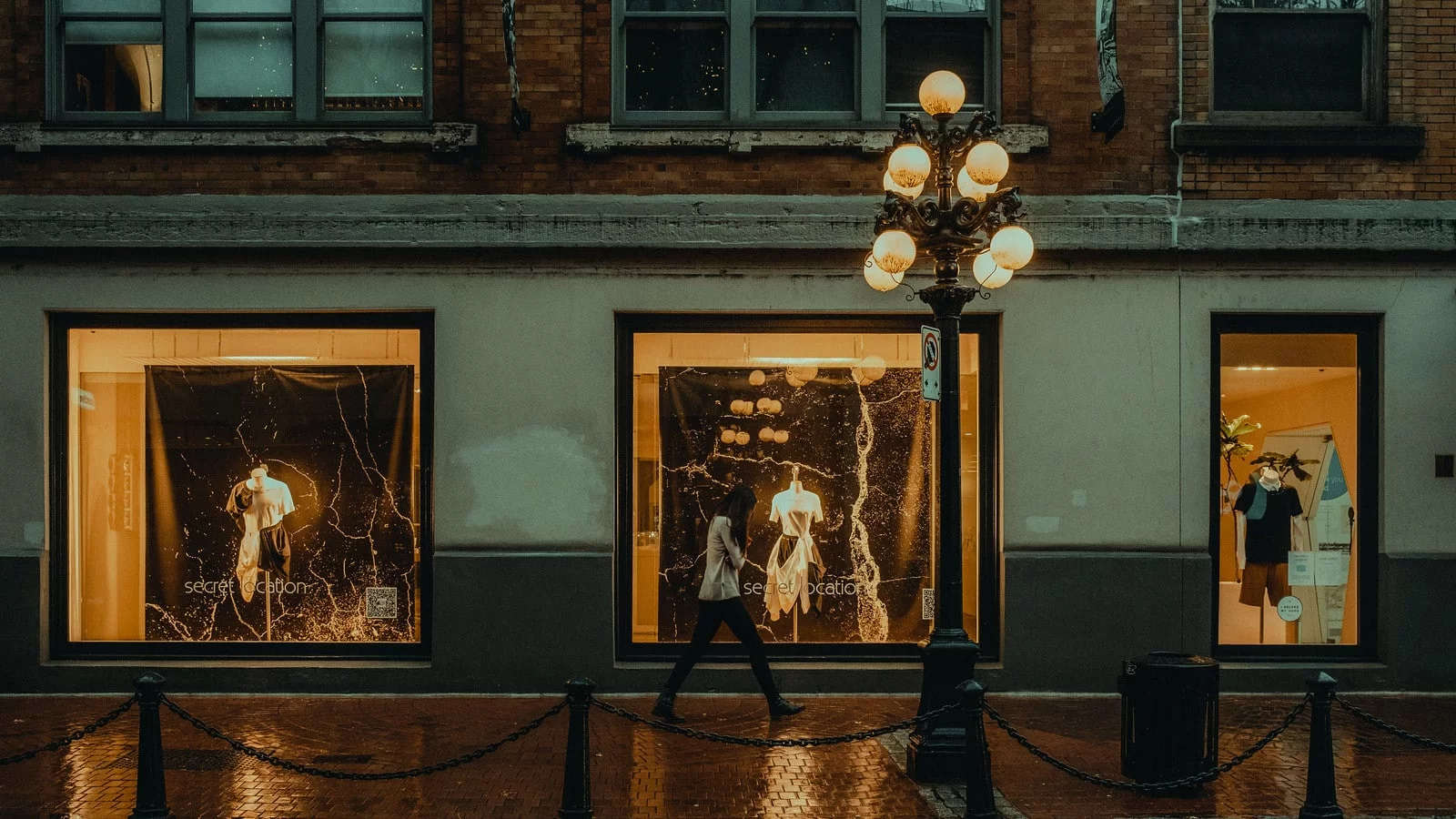 Ken Cheng Photography - Gastown On A Wet Evening